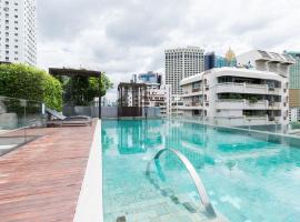 Stylish room ,2beds, Free Wi-Fi,Netflix, BTS Asok, Sukhumvit, apartment in Bangkok