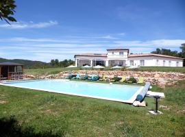 Villa 342 m2 classée 4 étoiles sur 1 ha - Provence，伊索勒河畔貝斯的飯店