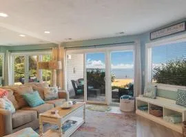 Beachside 109 with Direct Beach Access Pool and Hot Tub