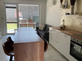 Sunny apartment on the lakes, perhehotelli kohteessa Senec