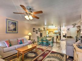 Red River Ski Condo on Main St - Mtn View!, hotell i Red River