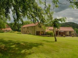 Experience the Peace & Quiet in the North York Moors at Rawcliffe House Farm, hotel in Pickering