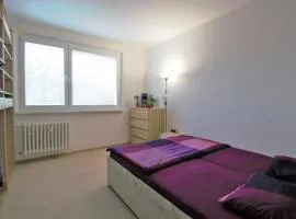 Cozy, bright room with free parking