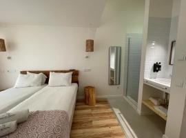 Altinho B&B - Quartos - Rooms - Odeceixe, romantic hotel in Odeceixe
