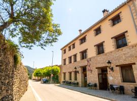 Hostal El Guerrer, hotel para famílias em Todolella