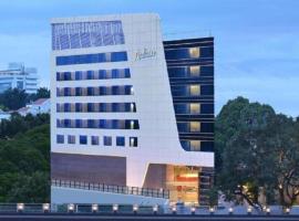 Radisson Bengaluru City Center, готель біля визначного місця RMZ Millenia, у Бенґалуру