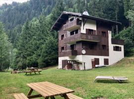 Chalet en Haute Savoie Location ski 2 appartements pour 6 ou 8 personnes Saint Gervais Les Bains, struttura sulle piste da sci a Saint-Gervais-les-Bains