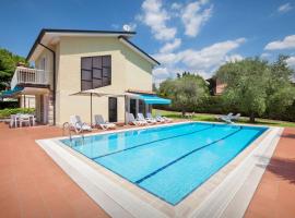 Villa Rose With Pool, hotell i Bardolino