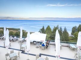 Hotel Izgrev Spa & Aquapark, готель у місті Струга