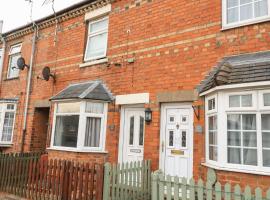 Cute Remarkable quirky 2 Bed House in Derby, holiday home in Derby