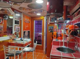 A Room for a Few Hours or a Few Days，位于卡塔尼亚的酒店