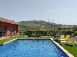 Quinta dos Padrinhos - Suites in the Heart of the Douro – hotel w mieście Lamego