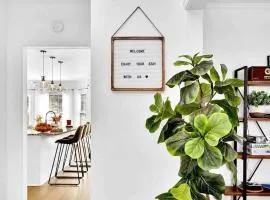Modern & Cozy Home - 5 mins to DT Lawrenceville!