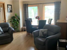 No 52 - Apartment with Lounge and Dining Area - No kitchen, hotel sa Ullapool