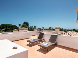 Beautiful Two Bedroom Apartment with Roof Terrace, hotel Vale do Milho Golf Course környékén Carvoeiróban