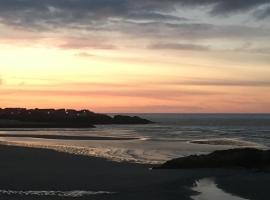 Apartamento con hermosas vistas a la playa del Altar, hotel a Sieiro