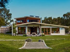 Kanuka Terrace - Luxury Strawbale House, hotelli kohteessa Kaikoura