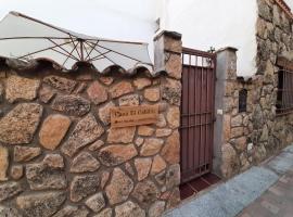 Casa con patio y chimenea en Piedralaves