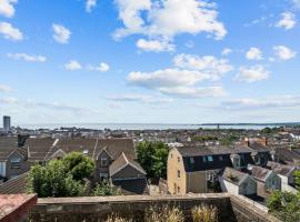 Cwtch on the Coast, hotel near Loughor Castle, Swansea