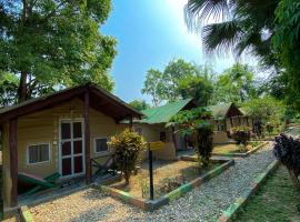 Nature Safari Camp, resort i Chitwan