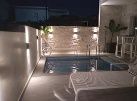 Thronos Aqua Appartment 1, hotel with parking in Pachia Ammos