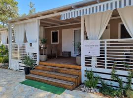 Mobile home RENE, hotel en Biograd na Moru