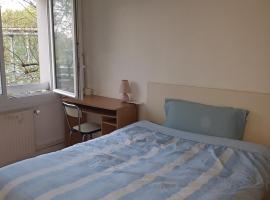 une chambre privee entre paris et disneyland, homestay in Noisy-le-Grand