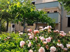 Apartman Adrijana Kastav, free WiFi & parking, 2 bedrooms & sea view, hotel in Kastav