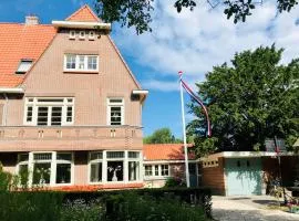 Bed & breakfast in characteristic villa near Zandvoort/ Amsterdam