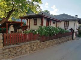 Дядовата къща, guest house in Tryavna