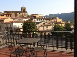 Precioso apartamento con sauna y terraza, familiehotell i Bas