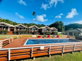 Red Hibiscus Villas, hotel s parkiralištem u gradu 'Rarotonga'