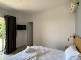Seafront Rooms - Private Beach Access, hotel v destinaci Sarandë