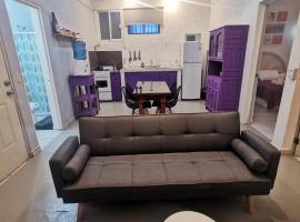 2 bedroom apartment with a/c Wi-Fi best location!, departamento en Zihuatanejo