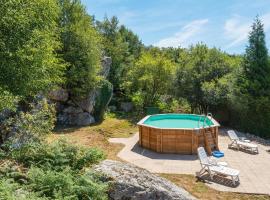 Pet Friendly Home In St,clement Rancoudray With Private Swimming Pool, Can Be Inside Or Outside, hotel with parking in Le Neufbourg