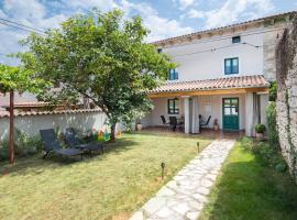 House Eufemia, holiday home in Valtura