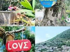 Shkolla Hostel & Camping