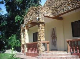 Spacious 2 bed bungalow in Baod fishing village