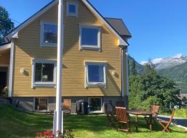 Nesje Gardstun, casa per le vacanze a Oppstryn