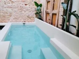Casa de diseño con piscina privada cerca del mar