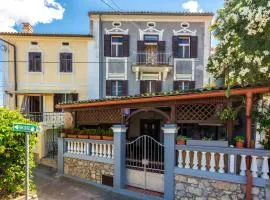 Cozy Home In Omisalj With Kitchen