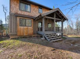 Rising Sun, Restful Cabin At Terry Peak, hotel em Lead