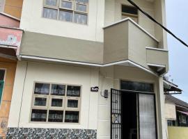 Villa Bukit Indah: Berastagi şehrinde bir otel