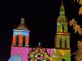 Tu espacio en el Pueblo Mágico rodeado de montañas, מלון ליד מפל קולה דה קאבאלו, סנטיאגו