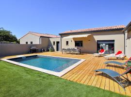 Beautiful Home In Clon D Andran With Outdoor Swimming Pool, hotel u gradu Cléon-dʼAndran