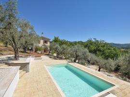 Amazing Home In Toffia With Outdoor Swimming Pool, Wifi And 4 Bedrooms, Hotel in Toffia