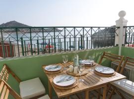 Spectacular Beachfront Duplex on the Mediterranean - Caleta, Catalan Bay, hotel de luxo em Gibraltar