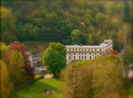 Castel de Pont-a-Lesse, hotel sa Dinant