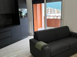 Superbe studio a Auron avec terrasse plein sud, hotel with parking in Auron