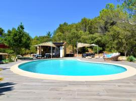 Amazing Home In Lafare With Outdoor Swimming Pool, Wifi And 3 Bedrooms, huvila kohteessa Lafare